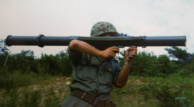 1970년대 중반 국방과학연구소가 개발한 K-LAW는 RPG-7과 같이 재사용이 가능한 대전차 로켓포였다. 사진=국방과학연구소