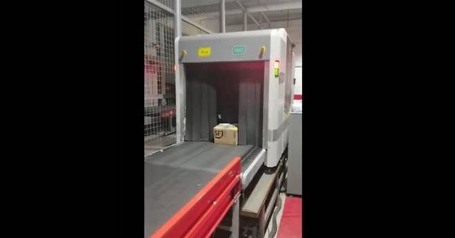 중국 세관서 '청나라 곤룡포를 여성 의류로 반입 시도' 적발 [항저우 세관 위챗 캡처. 재판매 및 DB 금지]