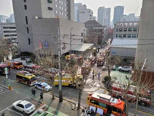 화재가 발생한 서울 마포구 서교동의 한 호텔. /연합뉴스