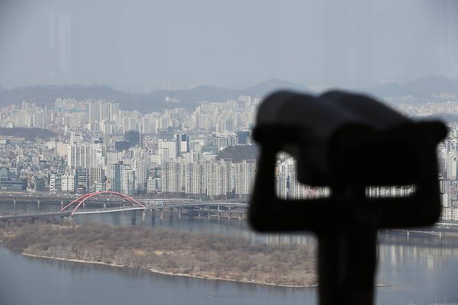 서울 영등포구 63빌딩 전망대에서 바라본 아파트. [연합]