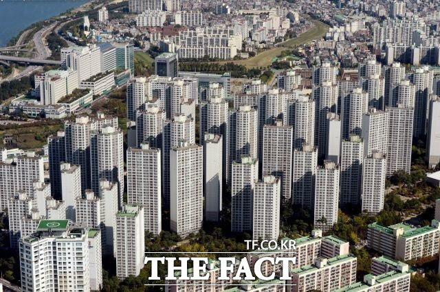 국토교통부는 전국 1420만5000가구 공동주택의 올해 공시가격(안)이 지난해 대비 19.08% 인상된다고 15일 밝혔다. /더팩트 DB