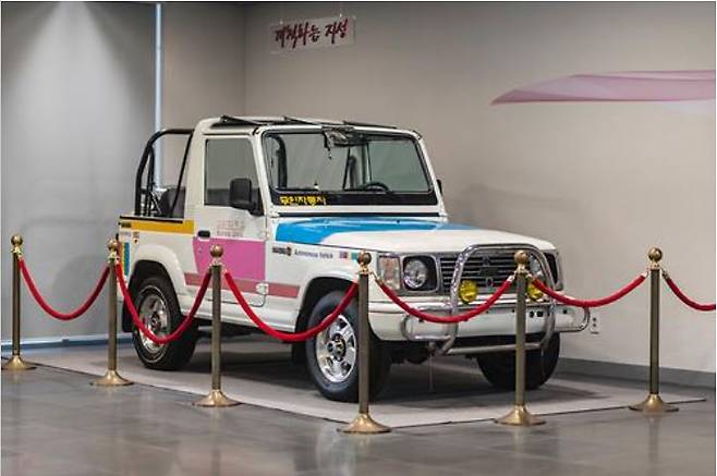 한민홍 첨단차 대표가 1993년 고려대학교 산업공학과 교수 재직시절 개발한 자율주행차/사진제공=고려대학교 박물관