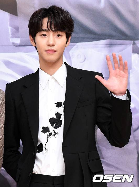 [OSEN=최규한 기자]배우 안효섭이 참석해 포토타임을 하고 있다. /dreamer@osen.co.kr