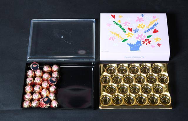 고정재와 포장상자 모두 플라스틱으로 만든 ②번 제품도 중량의 44.3%가 포장이었다. 홍인기 기자