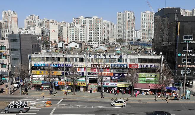 서울 서대문구 좌원상가아파트의 외관. / 권도현 기자