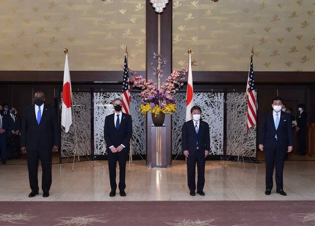 [서울=뉴시스]16일 도쿄에서 미·일 외교·국방장관 2+2 회의가 열렸다. 왼쪽부터 로이드 오스틴 미국 국방장관, 토니 블링컨 국무장관, 일본의 모테기 도시미쓰 외무상, 기시 노부오 방위상. (사진: 일본 방위성 트위터) 2021.3.16.  *재판매 및 DB 금지