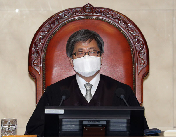 김명수 대법원장이 지난해 서울 서초구 대법원에서 열린 전원합의체 선고에 참석하고 있다. (사진=뉴스1)