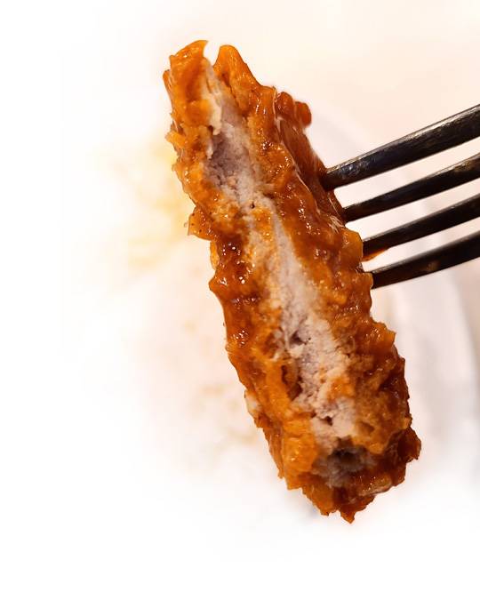 서울 성북동 금왕돈까스의 등심돈가스. 30년 업력의 금왕돈까스는 불고기와 백반 일색이던 기사식당의 대표메뉴를 돈가스로까지 확장한 대표적인 식당이다.