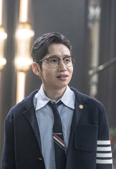 ‘펜트하우스2’에서 국회의원 이규진 역을 맡은 봉태규