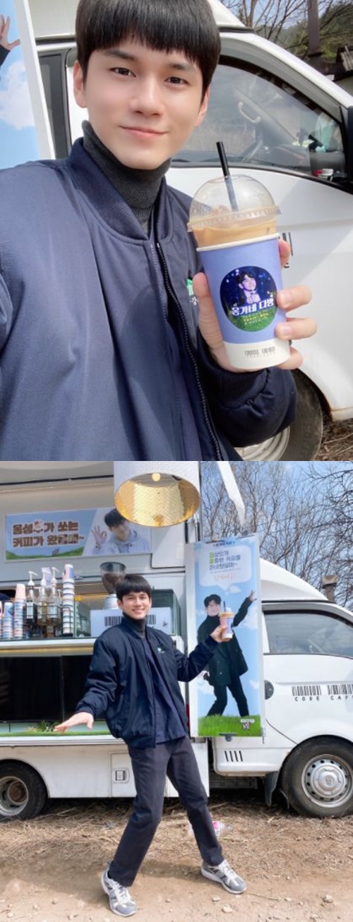 Singer and actor Ong Seong-wu warms up Celebratory photohas released the book.Ong Seong-wu posted an official Twitter post on the afternoon of the 19th, I enjoyed the coffee prepared by the top.Ill be cheering on us today, he said.In the photo, Celebratory photo in front of coffee car presented by fansIt contains the image of Ong Seong-wu taking a picture.Flaunting a warm proportion, Ong Seong-wu oozed a delightful energy, posing the same on his banner.Ong Seong-wu, meanwhile, appears in the film Jungane Ranch (Gase).