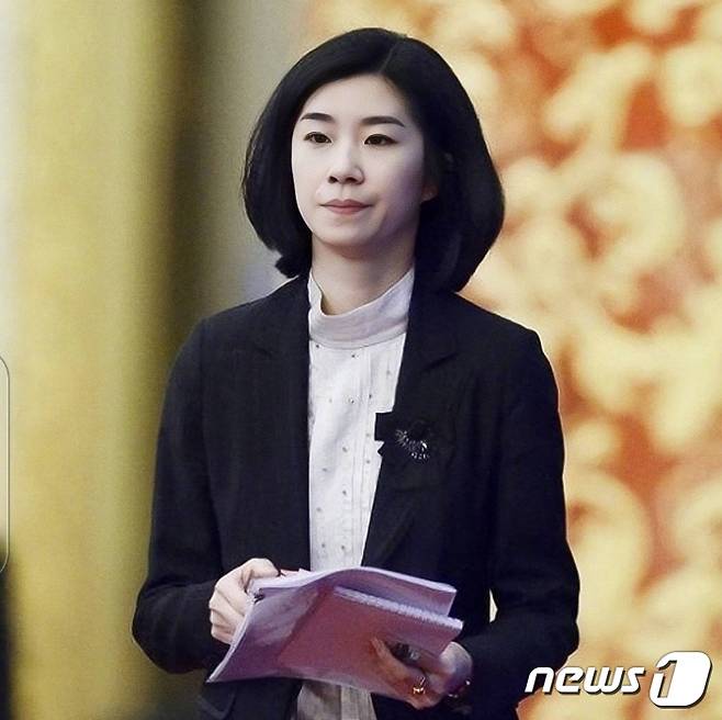 장루 중국 외교부 통역사(웨이보 갈무리)© 뉴스1