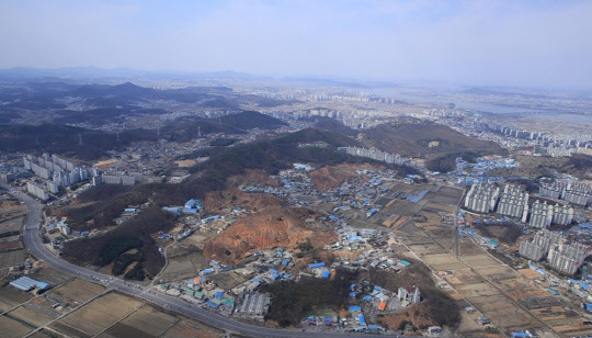 2기 신도시 분양권에 평균 2억3000만원의 웃돈이 붙은 것으로 나타났다. 사진은 인천 검단신도시 전경. <연합뉴스>