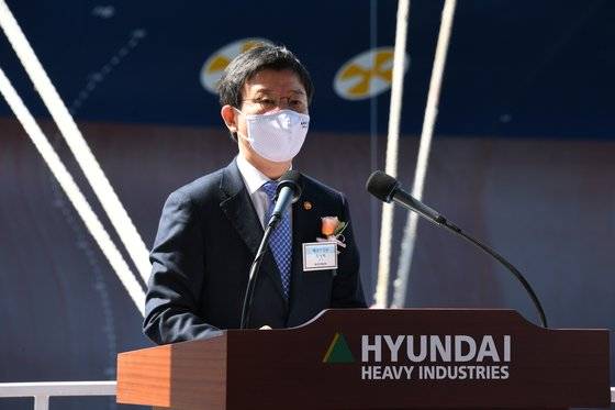 문성혁 해양수산부 장관이 22일 울산 현대중공업에서 열린 HMM의 1만6000TEU급 초대형 컨테이너선 ‘가온호’ 명명식에서 축사하고 있다. 해양수산부