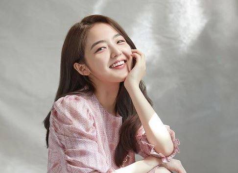 그룹 (여자)아이들 수진의 날 선 요구 탓에 배우 서신애의 유튜브 채널이 시끄럽다. /사진=서신애 인스타그램