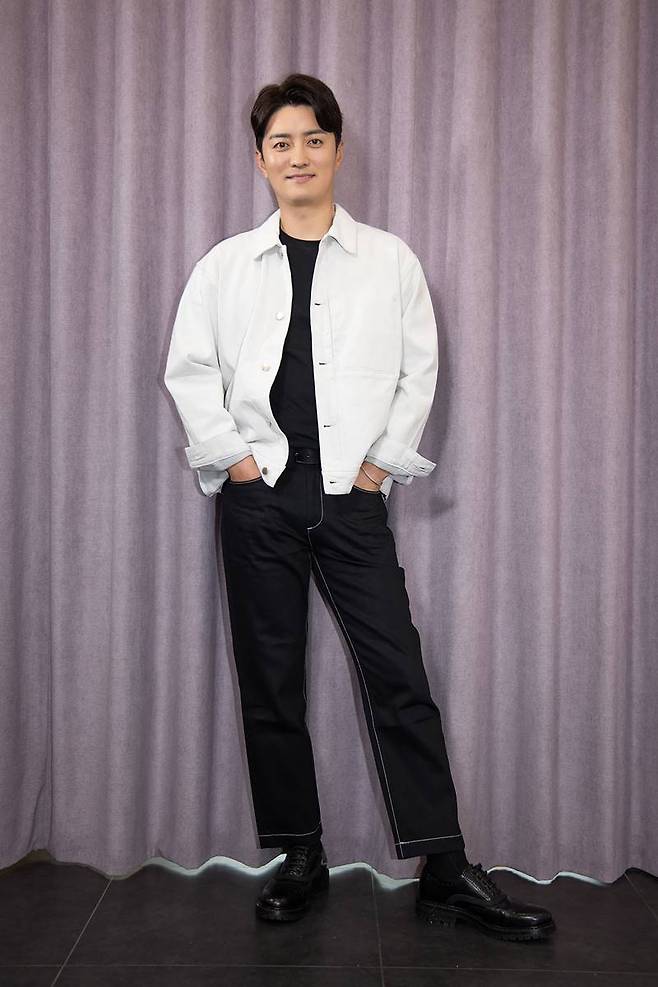 인교진은 극중 연인 호흡을 맞춘 김선영에게 많이 배웠다며 고마워했다. 제공|에이치앤드엔터테인먼트