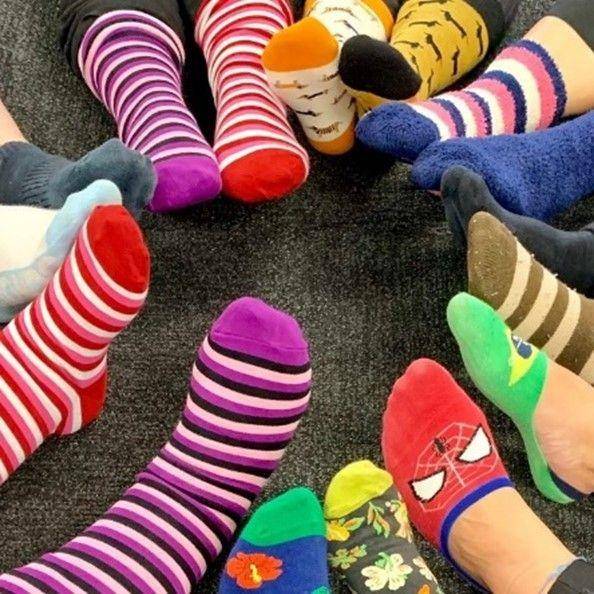 3월 21일 '세계 다운증후군의 날'을 기념해 신은 짝짝이 양말. 인터넷 캡처
