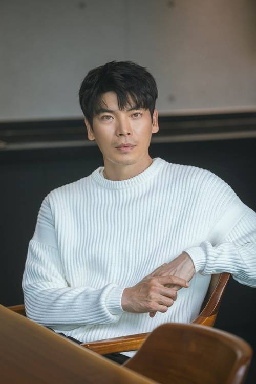 배우 김성오가 MK스포츠와 인터뷰를 진행했다. 사진=스튜디오 산타클로스