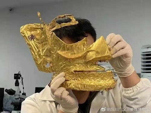 싼싱두이(三星堆) 유적지에서 발견된 3천년 전 황금가면 [쓰촨성 싼싱두이박물관 웨이보 캡처. 재판매 및 DB 금지]