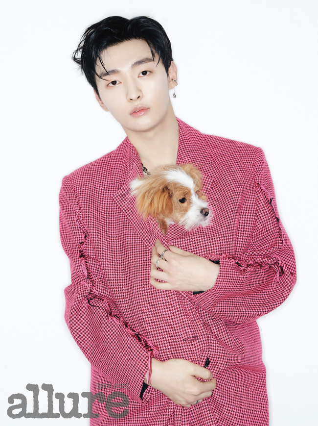 Singer Yoon Ji-sung from the group Wanna One has started filming with Pet.On March 25, Yoon Ji-sung released a picture with Pet Vero through an eco-friendly special issue of Allure Korea in April.Yoon Ji-sung, who has been communicating with fans through various activities since December last year, recently filmed a warm-hearted picture with Pet Vero, which was adopted by the Organic Dog Protection Center, and expressed his thoughts on the importance of organic animals and life.When asked about the occasion of adopting an abandoned dog, Yoon Ji-sung said, I was influenced by the fact that Lee Hyori, who was a fan since childhood, made his voice with his beliefs about organic animals and social problems.One of the Wish Lists I wanted to do when I was discharged from the military was Pet, he said. After I was looking at the Organic Dog shelter, the Organic Dog App, and social media, I happened to see pictures of Vero and ran straight to the place, he recalled his fateful first meeting with Vero.When asked about what to think before going with a companion animal, he said, I do not want to expect too much.I do not want to be a genius dog that will appear on television, and I want to grow up just healthy.