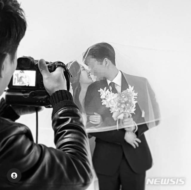 [서울=뉴시스]컬러링 베이비 7공주의 맏언니 오인영이 결혼한다. (사진=오인영 인스타그램 사진 캡처) 2021.03.25. photo@newsis.com