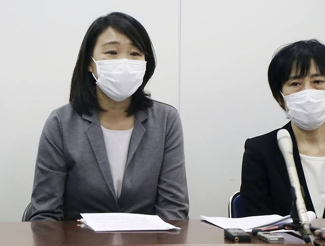 (가와사키 교도=연합뉴스) 최강이자 가와사키시 후레아이관 관장이 26일 오후 일본 가나가와현 가와사키시청에서 기자회견을 하고 있다.