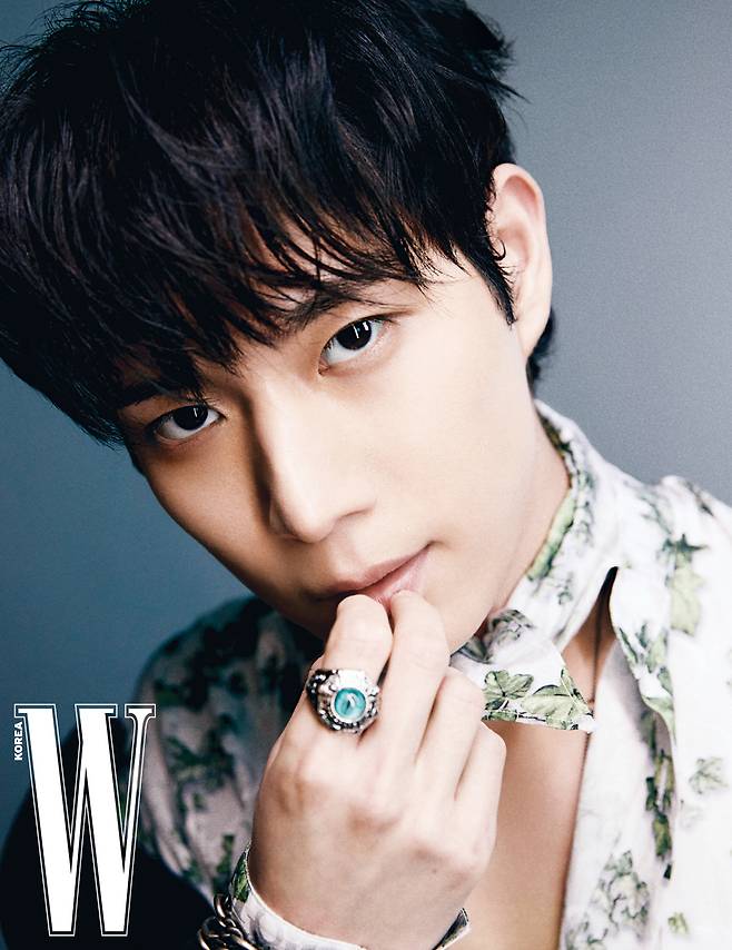 The pictorial of actor Kim Young-Dae has been released.On the morning of the 30th, actor Kim Young-Daes portrait was released.Kim Young-dae shot the April issue of fashion magazine W Korea, capturing the attention with its golden ratio Fijical and distinctive features.Kim Young-dae, who is popular as Joo Seok-hoon in SBS Kumto Drama Penthouse 2, is continuing to grow as he continues to grow thanks to the cheering of Seokro Couple supporters who cheer up the love lines of Joo Seok-hoon and Bae Ro-na (Kim Hyun-soo).Kim Young-dae in the public photo is thrilling the hearts of those who see with intense and deep eyes, and cool Fijical is shooting at the woman.Kim Young-Dae received praise from field staff for his excellent visuals and sincerity.It is the back door that showed the professional consciousness by controlling eating for 2 days for the photo shoot.Through the interview, he said, Thanks to the seniors who convince me of all the situations, I think viewers are immersed. Kim So-yeon is great.I watched the scene of watching my fathers death and playing the piano in the play, he said, saying that he was immersed in Penthouse 2 as a fan.As for Um Ki-jun, I am humorous in the field and play with my juniors so that they can easily approach.In the square frame, the main stage itself fills the screen tightly. When asked about the reaction of Friends and their families, Friends do not see Drama I came out; my parents and my brother Cheering.I have a sister, and I am worried about me who is involved in the entertainment industry rather than feedback on acting. If I seem to be raging sometimes, I have a katok to act straight (laugh). He studied in China when he was a high school freshman. He made his debut in the entertainment industry with his current agency representative while thinking that he would live as Admission and ordinary salaryman at a prestigeius university Fudan University.At first, I persuaded my parents to take a leave of absence and challenge for only two years.I reluctantly allowed my sons first appearance, which I had never done in reverse in my life, and now the opposition has changed to Cheering.When asked if there was a reason for the belief that Lets have a good self-esteem, he said, There are too many people who are outstanding and good in the entertainment industry.I saw the phrase that healthy self-esteem is not a recognition received from others, but a sense of trust that comes from the way I live consistently.I had to pursue this belief because I should not be weak, he said, allowing me to get a glimpse of the harder inner side. I think it is time to feel more responsible and be more careful these days.I think it is time to think about it three times. I think I should be more careful and try. Meanwhile, more detailed interviews with Kim Young-Daes pictorial can be found on the fashion magazine W Korea website.The final episode of SBSs Golden Earth Drama Penthouse2 airs this Friday (April 2).