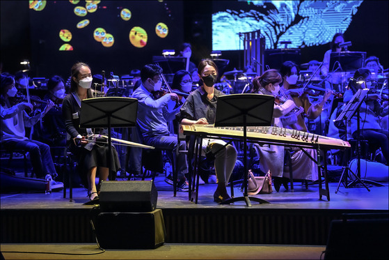 The orchestra rehearses for the upcoming ″League of Legends LIve: The Orchestra″ concert on Thursday. [SEJONG CENTER FOR THE PERFORMING ARTS]