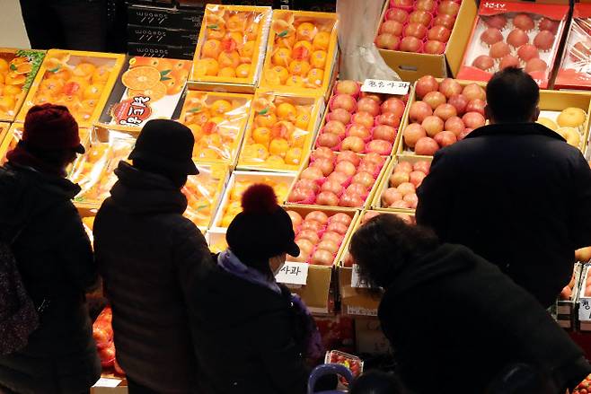 인천 남동구 남촌농산물도매시장에 과일이 진열돼있다. (사진=연합뉴스)