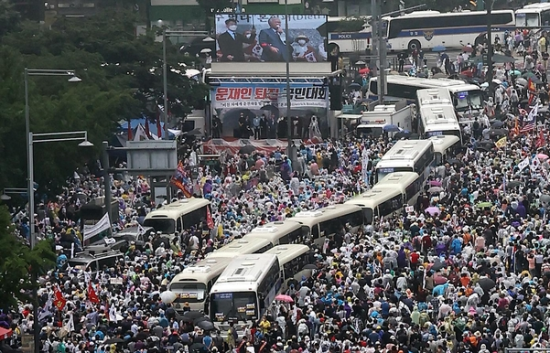 2020년 8월15일 서울 종로구 동화면세점 앞에서 열린 정부 및 여당 규탄 관련 집회에서 전광훈 사랑제일교회 목사가 발언하고 있다. /연합뉴스