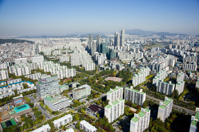 재건축을 추진 중인 양천구 목동 신시가지 아파트 단지 전경. /사진제공=양천구청