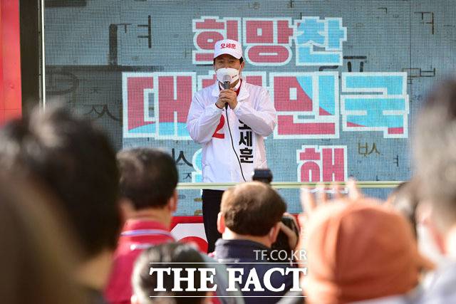 연설하는 오세훈 후보.