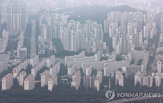롯데월드타워 전망대 서울스카이에서 바라본 강남구 은마아파트를 비롯한 아파트단지 모습 [연합뉴스 자료사진]
