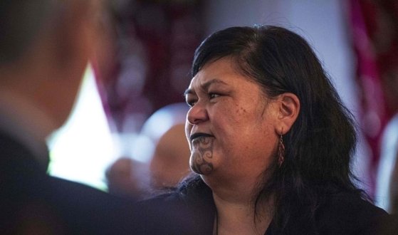 나나이아 마후타 뉴질랜드 외무장관. 마후타 장관은 마오리족 출신 의원이자, 얼굴에 문신한 최초의 여성의원이다. 마오리 전통 얼굴 문신인 ‘모코 카우에(moko kauae)’는 신의 능력과 생명력을 상징한다. [AFP=뉴스1]
