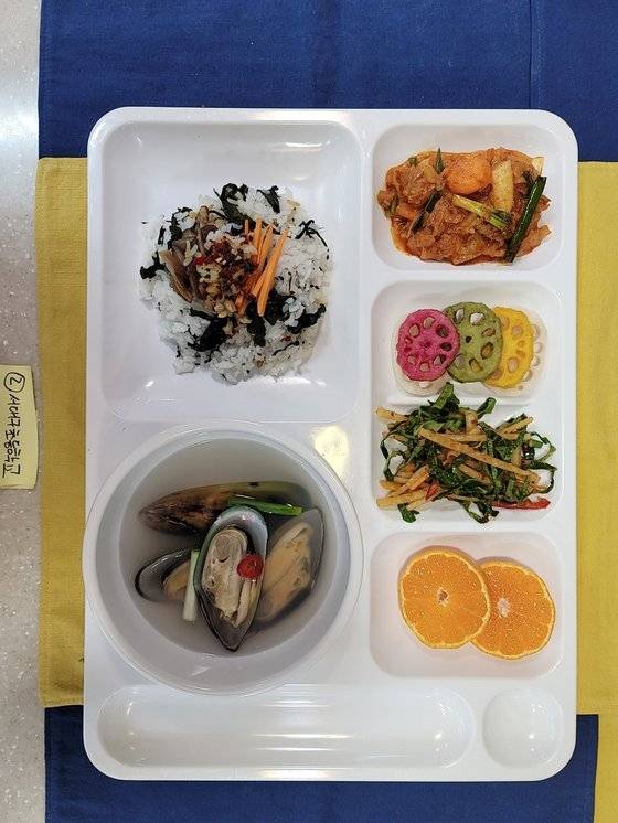 급식 맛집 이라고 소문난 대구지역 학교 급식. 서대구초 시래기영양밥. [사진 대구시교육청]