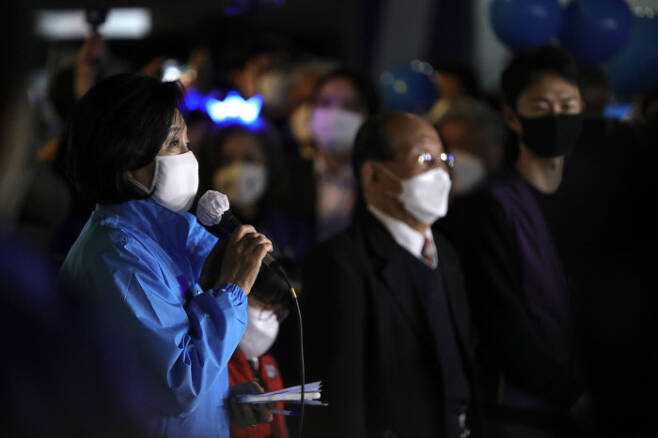 박영선 더불어민주당 서울시장 후보가 6일 밤 광화문 앞에서 열린 마지막 유세에서 발언하고 있다. 박영선 캠프 제공