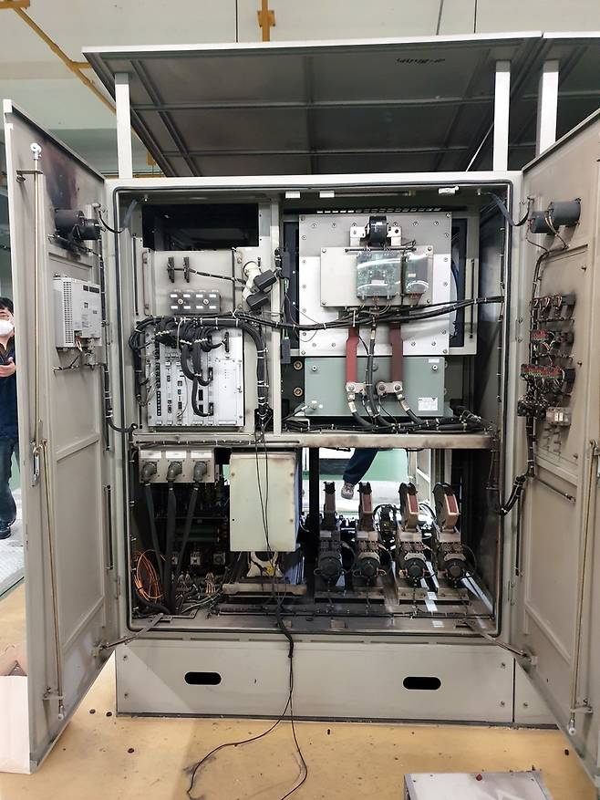 감전 사고 난 상동역 변전실 에너지저장장치 [부천소방서 제공. 재판매 및 DB 금지]