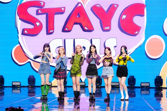 걸그룹 스테이씨가 8일 오후 4시 두 번째 싱글 앨범 'STAYDOM' 발표 온라인 쇼케이스를 개최했다. 멤버들은 이 앨범을 'FREE' 한 단어로 요약했다. /하이업엔터 제공