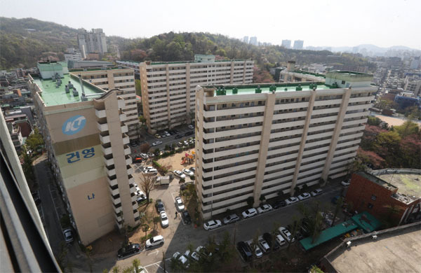 7일 국토부가 발표한 공공재건축 후보지 중 하나인 관악 미성건영 전경. [이승환 기자]