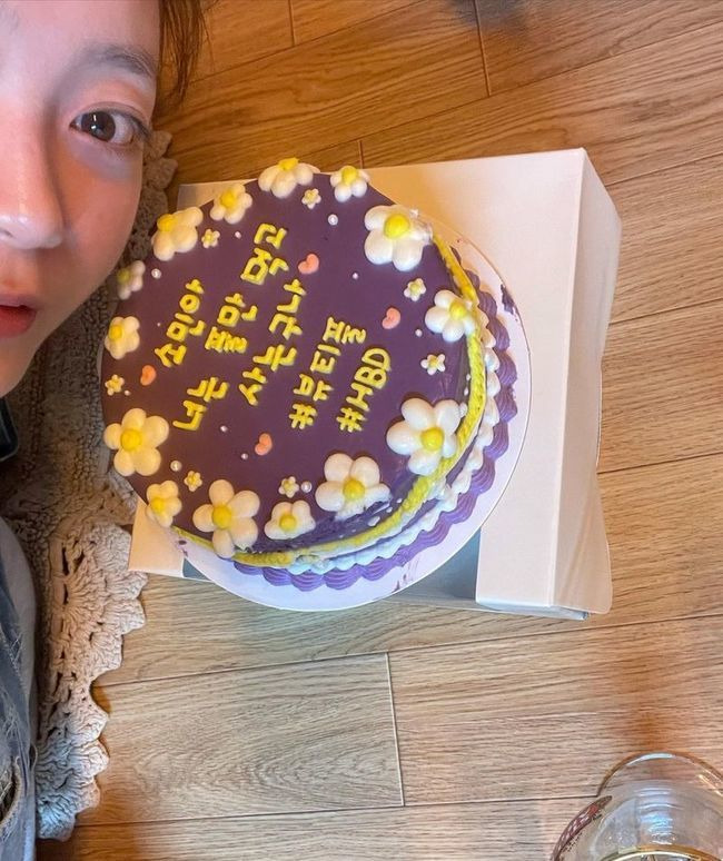 Actor Jeon So-min has celebrated his birthday.Jeon So-min posted a photo on April 8th with an article entitled Love on his personal SNS.In the photo, Jeon So-min leaves a returing cake certification shot with Somina you live only with grass and beautiful.A loving comment towards Jeon So-min added to the warmth.Another photo showed a bouquet celebrating the birthday of Jeon So-min, and a happy Jeon So-min with a birthday gift.Joy comes from the face of Jeon So-min, who enjoys his birthday comfortably with a gentle face without a toilet.The netizens who watched this leave a message to celebrate their birthday to Jeon So-min.Meanwhile, Jeon So-min is active in SBS entertainment Running Man.