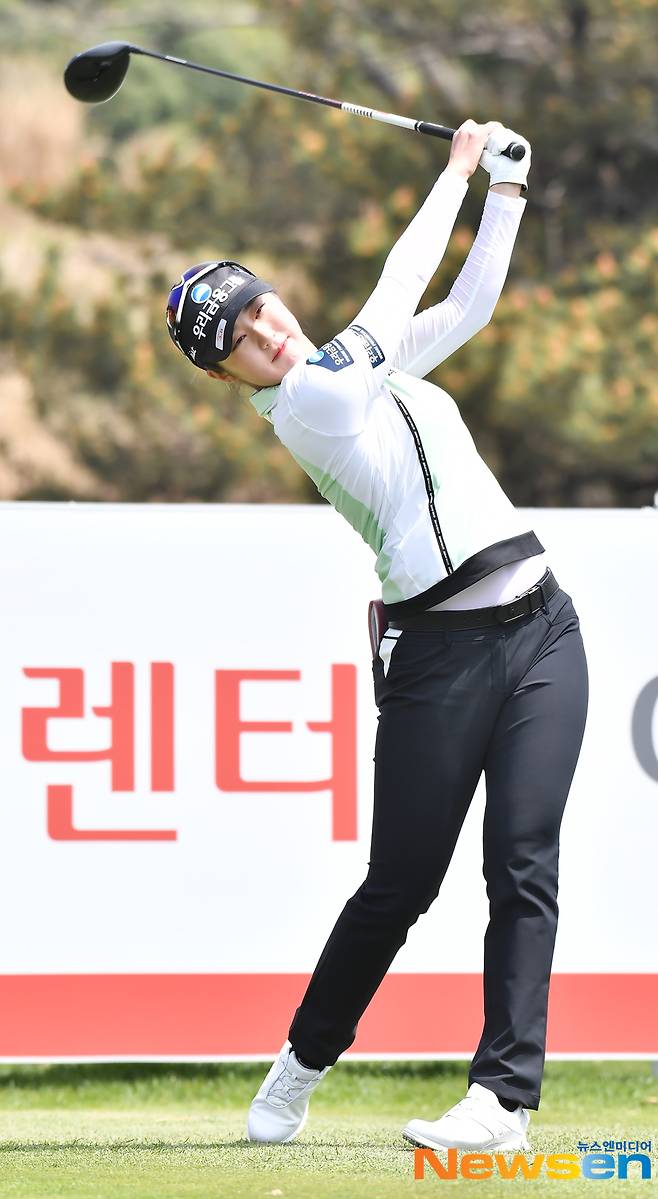 김재희 파워 넘치는 티샷