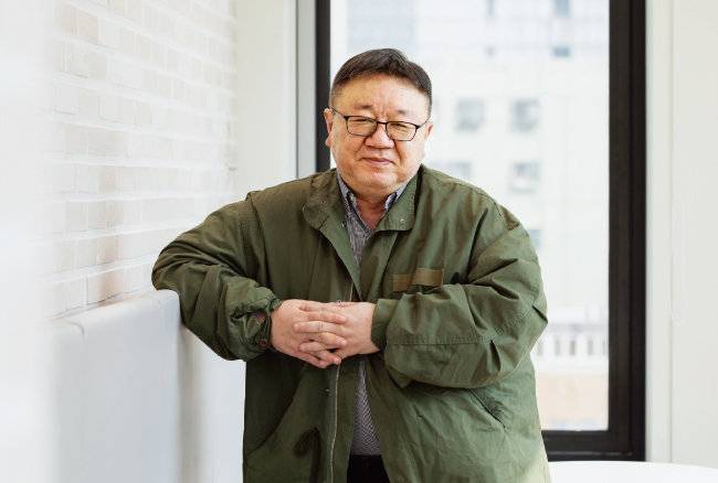 강헌 경기문화재단 대표 2021년 문화예술 정책 인터뷰 인물 사진