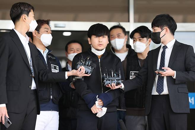 Suspect Kim Tae-hyeon speaks before being sent to the Seoul Northern District Prosecutors’ Office on Friday. (Yonhap)