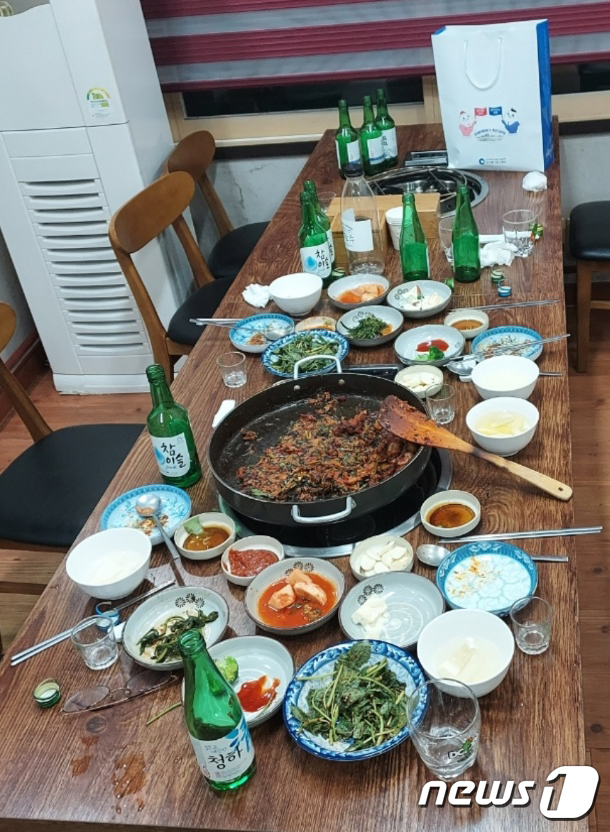 인천시의원·인천농업기술센터 공무원들이 식사와 술을 마신 식당의 모습. (독자제공)© 뉴스1