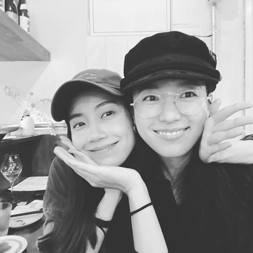 Actor Han Hyo-joo, 34, celebrated Shin Hyun-bin (real name Kwak Hyun-bin and 35)s birthday.Han Hyo-joo wrote on Instagram on the 10th, Bin, Happy Birthday! HBD and posted several photos. This is Shin Hyun-bins birthday.Han Hyo-joo has released photos of her daily life with Shin Hyun-bin.In the photo, Shin Hyun-bin and Han Hyo-joo are building a bright Smile, and the two beautiful looks shine.The comfortable daily photos taken in modest clothes also attract attention. I feel the extraordinary friendship of Han Hyo-joo and Shin Hyun-bin.Shin Hyun-bin showed off his extraordinary friendship by commenting, Thank you, Hyo.