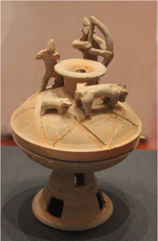 멧돼지를 사냥하는 사수(射手)의 모습을 빚은 토우. [국립경주문화재연구소 제공]