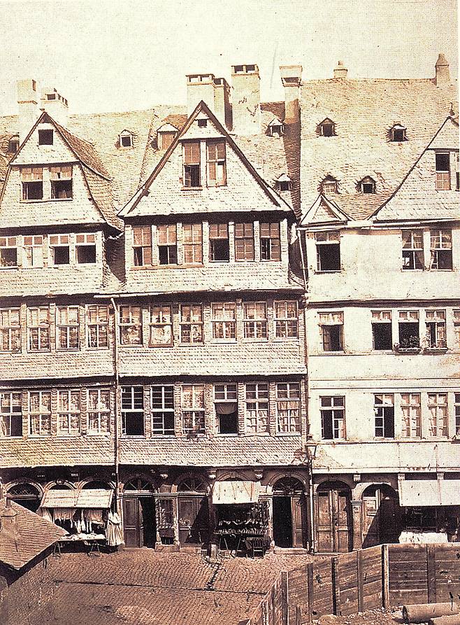 로트실트(로스차일드) 가문의 발상자인 창업자 마이어 암셸의 집. 가운데 있는 건물의 왼쪽 부분이다. 1869년 찍었다. 한겨레 자료