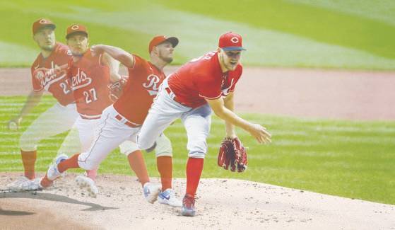 트레버 바우어는 투구 회전을 분석해 효과적인 그립과 스윙을 찾았다. 또 롱토스 연구를 통해 최적의 하체 이동을 만들었다. 연합뉴스