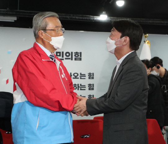 안철수 국민의당 대표가 4·7 서울시장 보궐선거를 두고 '야권의 승리'라고 재차 강조했다. <연합뉴스>