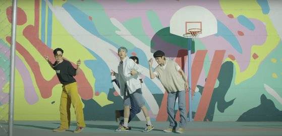 방탄소년단 ‘Dynamite’ MV.