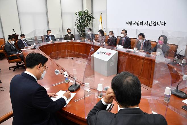 주호영 국민의힘 당 대표 권한대행이 12일 서울 여의도 국회에서 비상대책위원회의를 주재하고 있다. [연합]